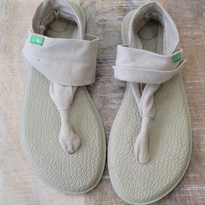 Sanuk Yoga Sandals size 8 NWOT fits like 8.5 or 9
